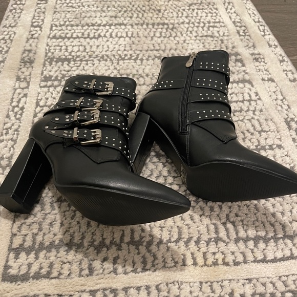 NWT - Studded Buckled Black Vegan Leather Boots Bronx Size 8 - Picture 7 of 10